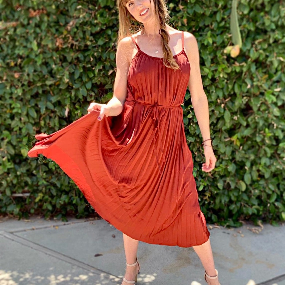 Sleeveless Satin Pleated Midi Dress with Waist Tie - Picture 2 of 5